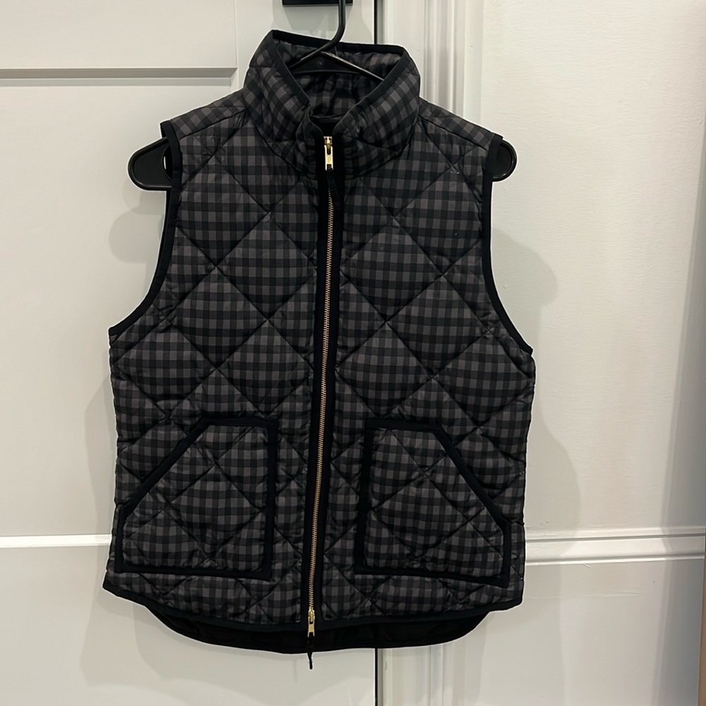 Jcrew women’s quilted puffer vest. Black/grey. Size small